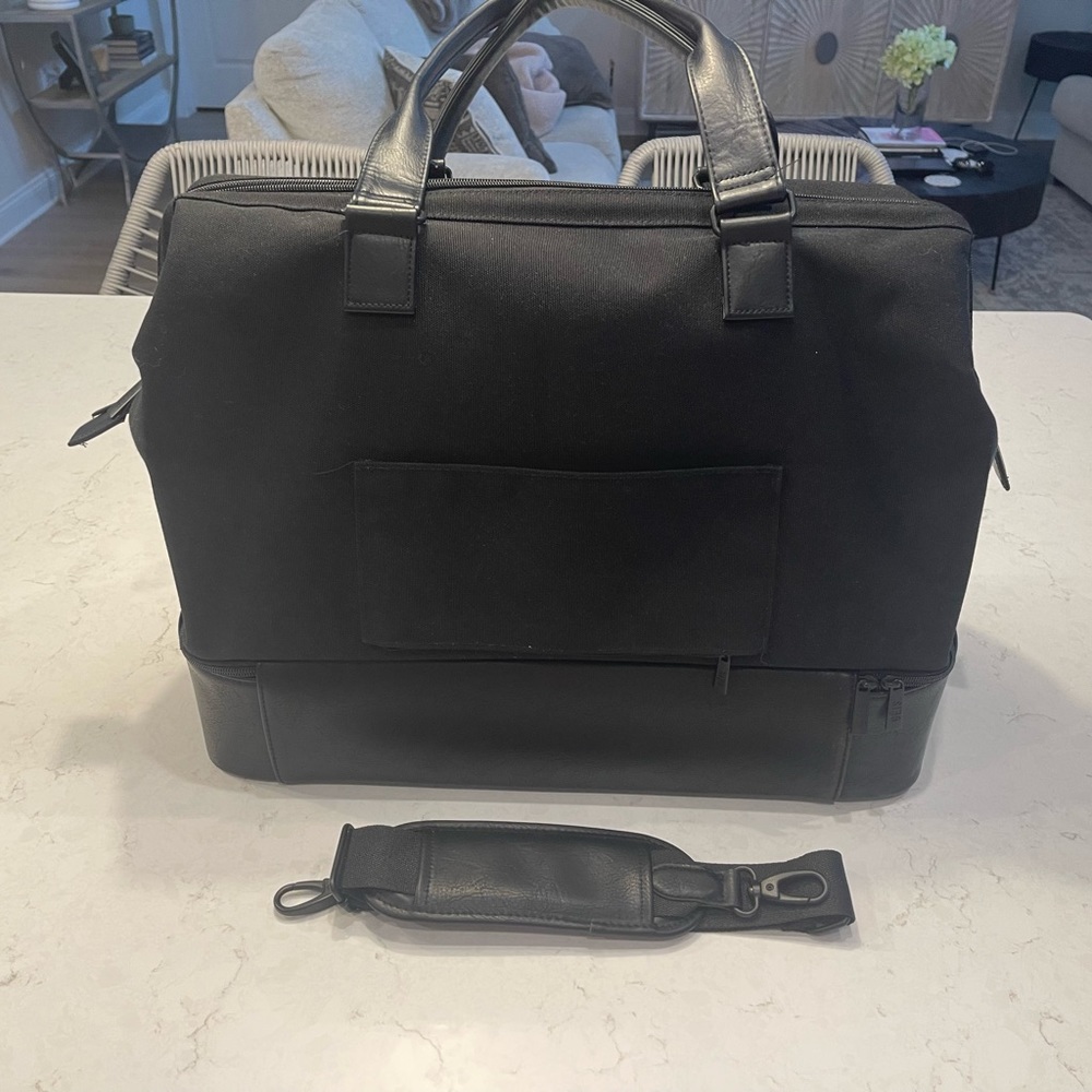 Beis Weekender Bag - Picture 2 of 3